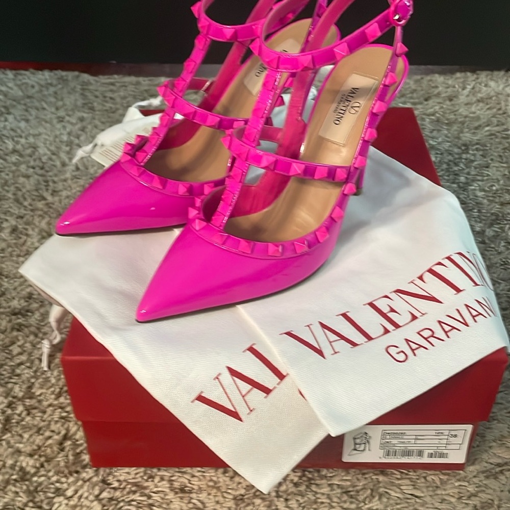 Valentino Garavani rare pink patent leather Rockstud ankle straps size 38 NEW